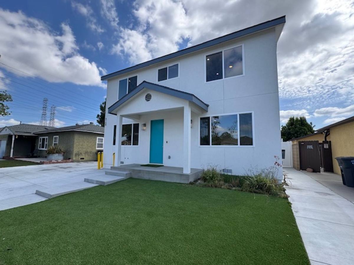 Apartment for rent at 6170 Briercrest Ave, Lakewood, CA 90713