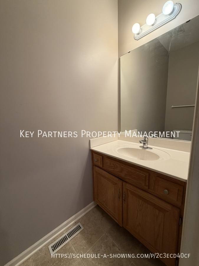 House for rent at 1004 NW 113th St, Kansas City, MO 64155