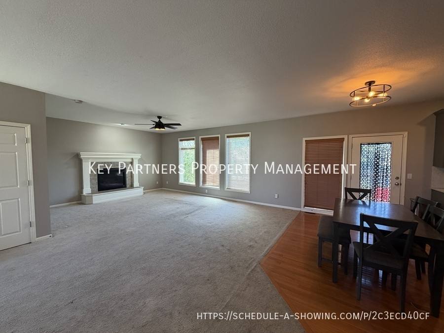 House for rent at 1004 NW 113th St, Kansas City, MO 64155