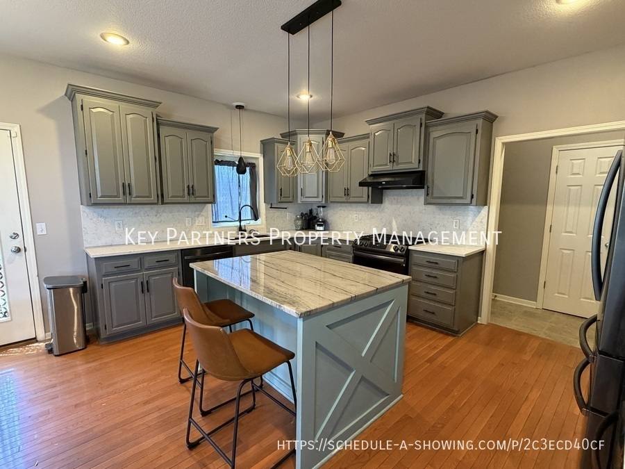 House for rent at 1004 NW 113th St, Kansas City, MO 64155