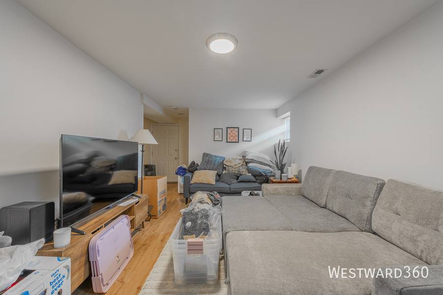 Apartment for rent at 2239 W Cornelia Ave #G, Chicago, IL 60618