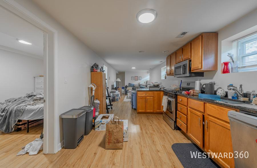 Apartment for rent at 2239 W Cornelia Ave #G, Chicago, IL 60618