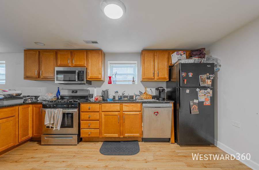 Apartment for rent at 2239 W Cornelia Ave #G, Chicago, IL 60618