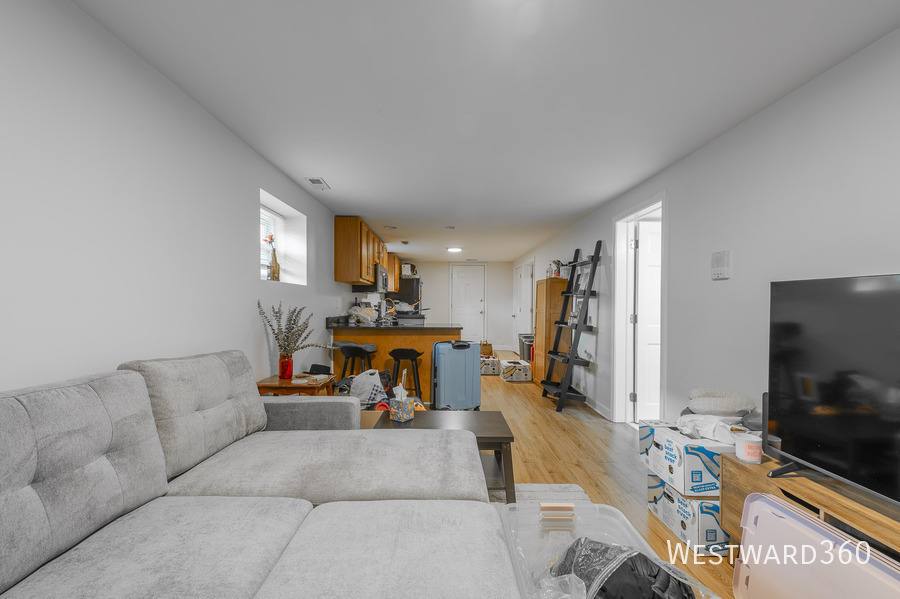 Apartment for rent at 2239 W Cornelia Ave #G, Chicago, IL 60618