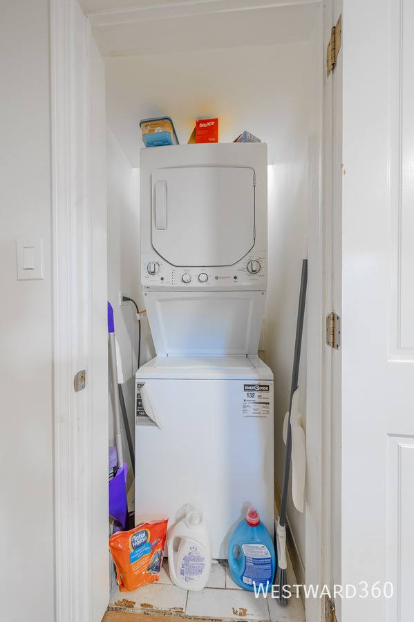 Apartment for rent at 2239 W Cornelia Ave #G, Chicago, IL 60618