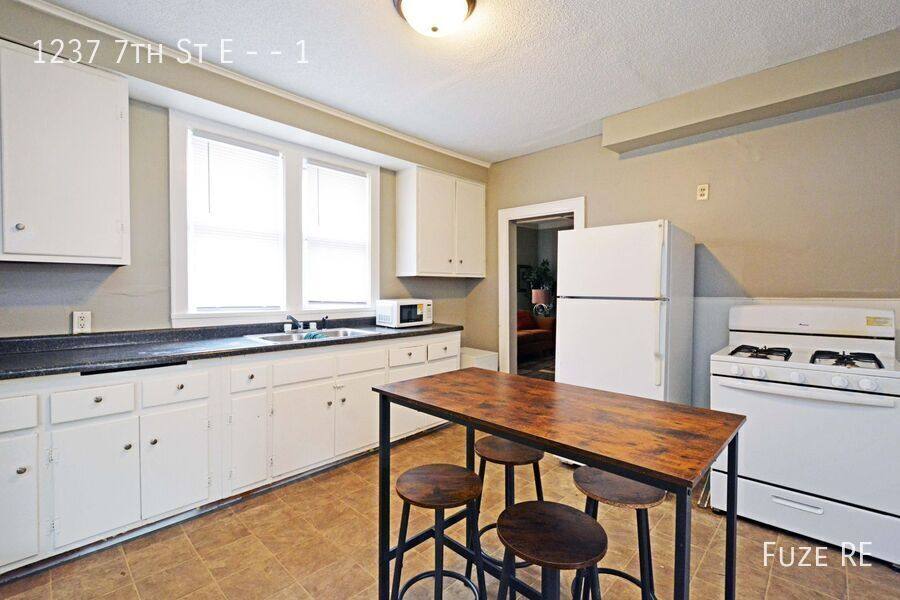 Apartment for rent at 1237 7th St E #1, Saint Paul, MN 55106