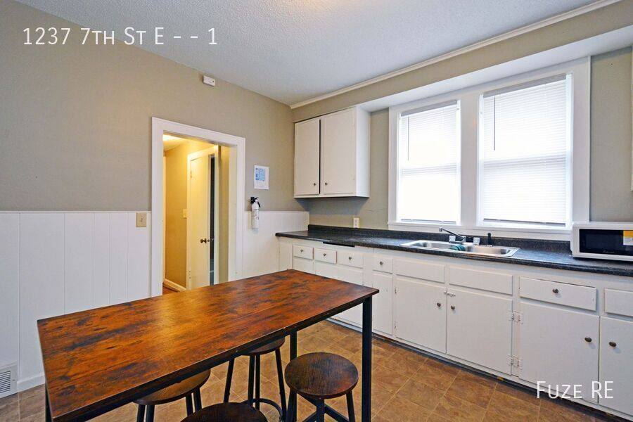 Apartment for rent at 1237 7th St E #1, Saint Paul, MN 55106