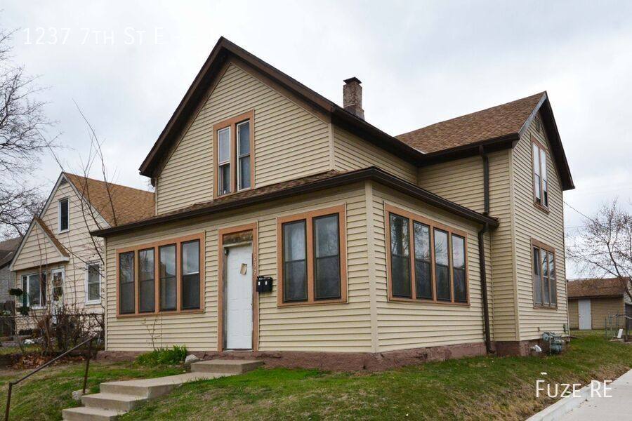 Apartment for rent at 1237 7th St E #1, Saint Paul, MN 55106