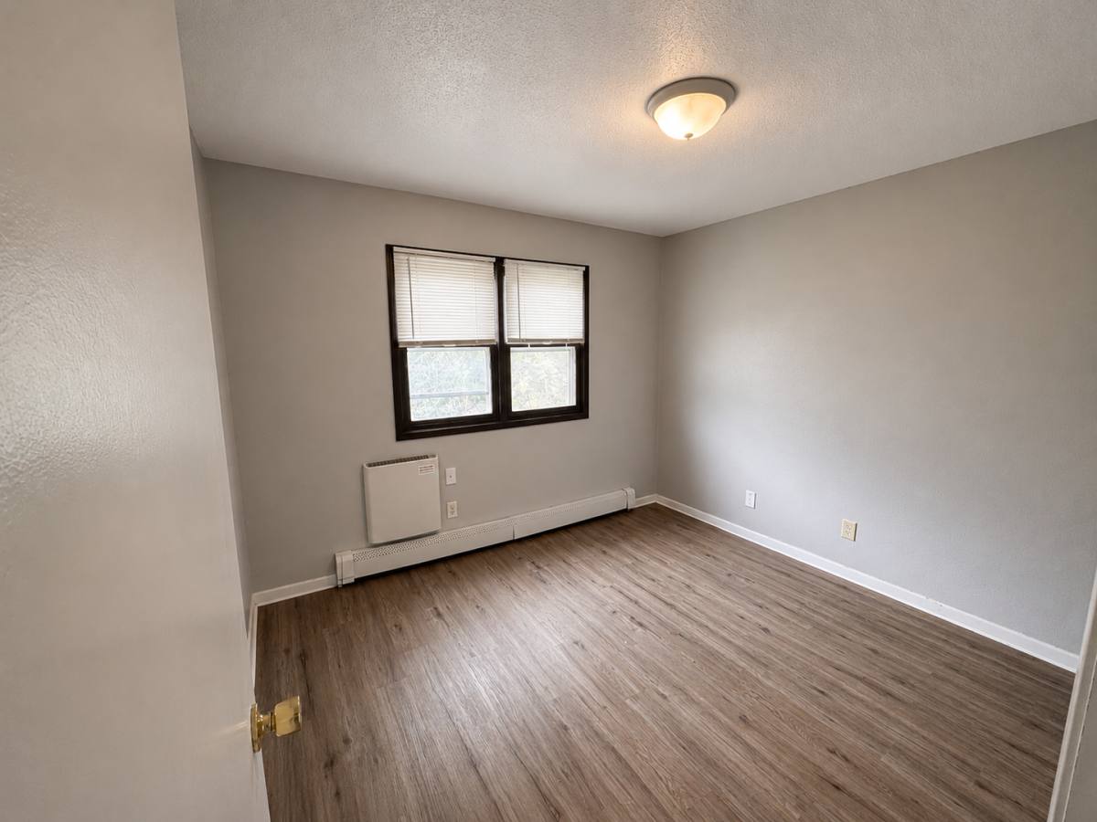Apartment for rent at 2110 26th St, Des Moines, IA 50310