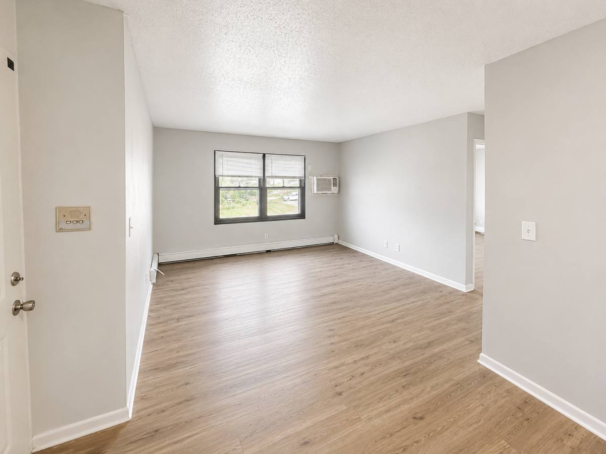 Apartment for rent at 2110 26th St, Des Moines, IA 50310