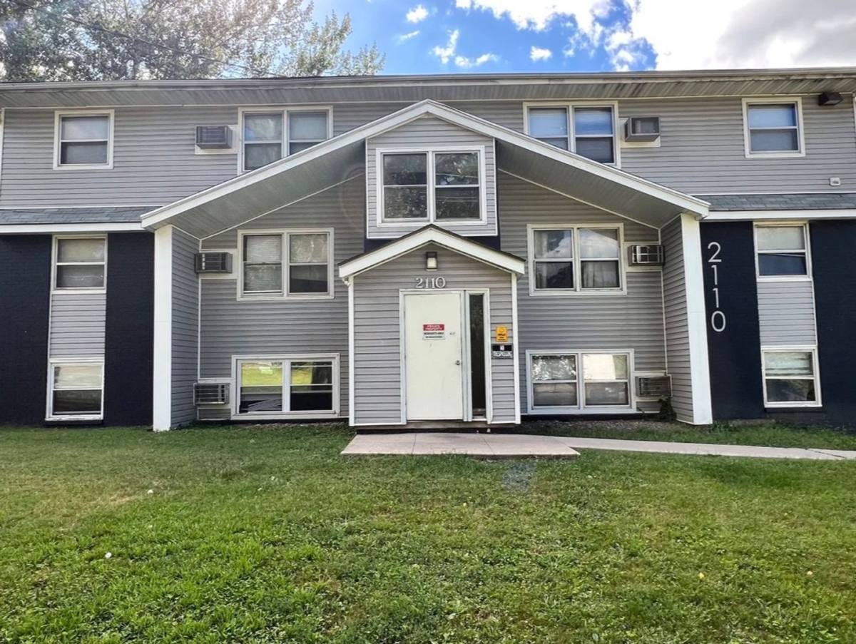 Apartment for rent at 2110 26th St, Des Moines, IA 50310