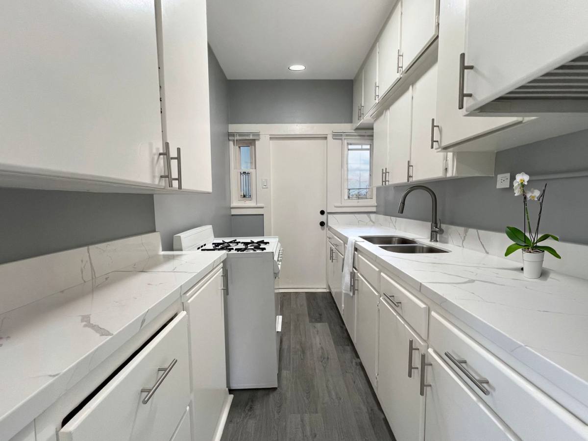 Apartment for rent at 454 Rose Ave, Long Beach, CA 90802
