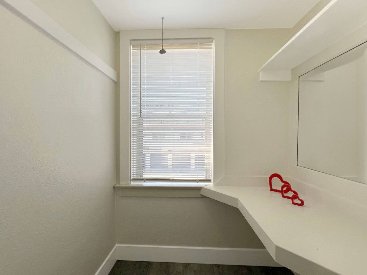 Apartment for rent at 454 Rose Ave, Long Beach, CA 90802