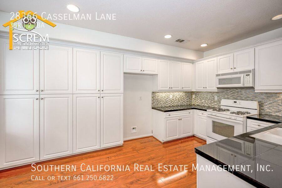 Townhouse for rent at 28366 Casselman Lane, Santa Clarita, CA 91350