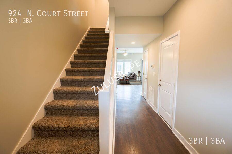 Townhouse for rent at 924 N Court St, Rockport, IN 47635