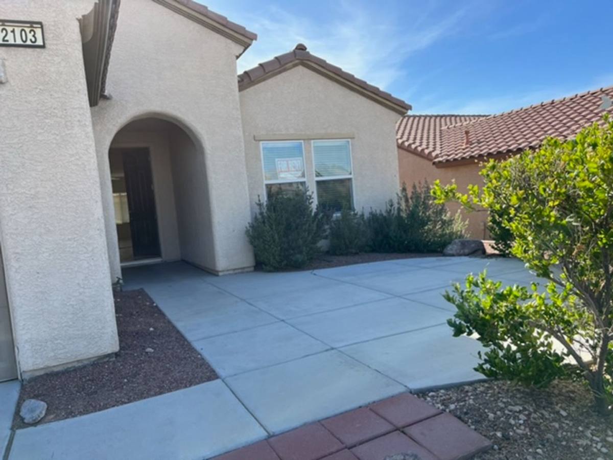 House for rent at 2103 Sawtooth Mountain Dr, Henderson, NV 89044