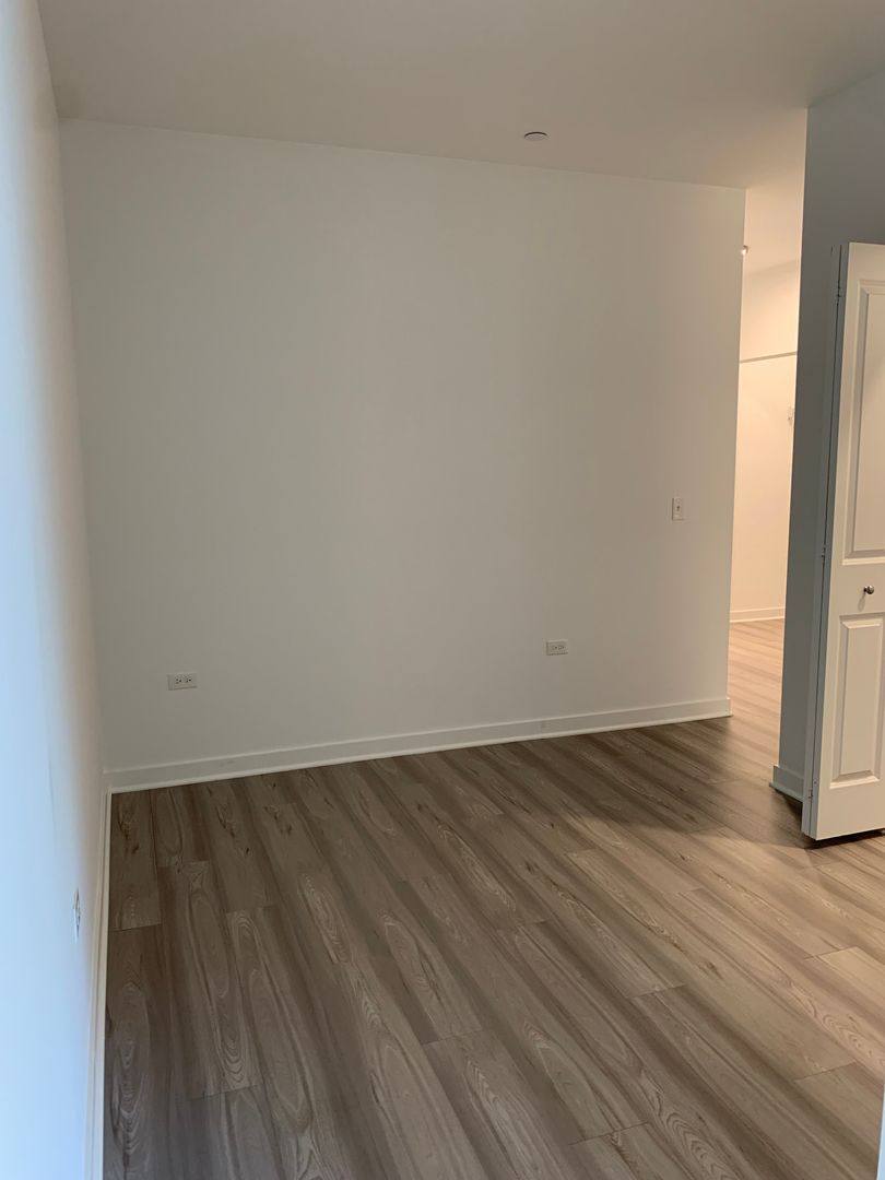 Apartment for rent at 10 N Main St, Mount Prospect, IL 60056
