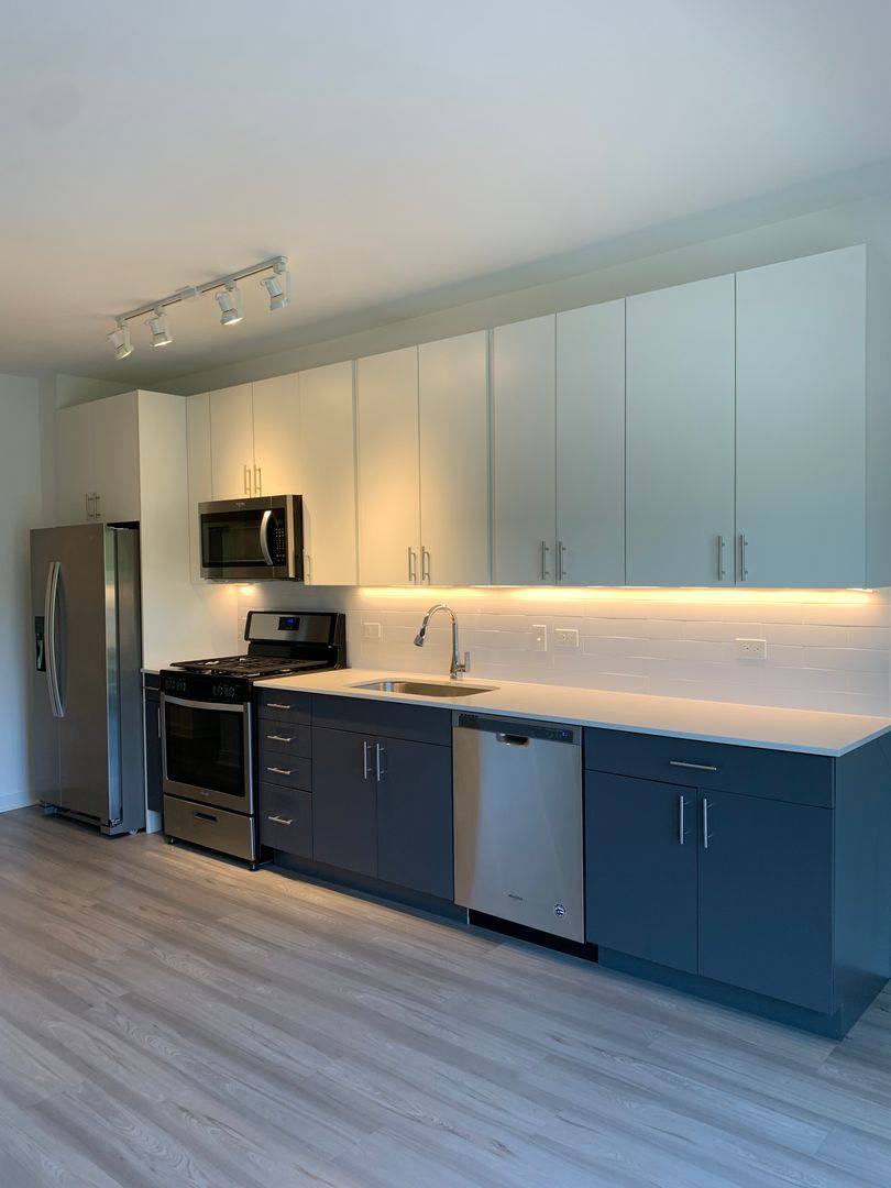 Apartment for rent at 10 N Main St, Mount Prospect, IL 60056