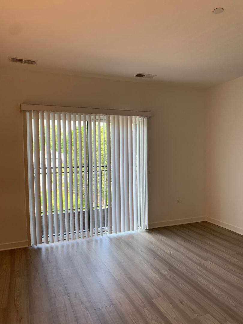 Apartment for rent at 10 N Main St, Mount Prospect, IL 60056