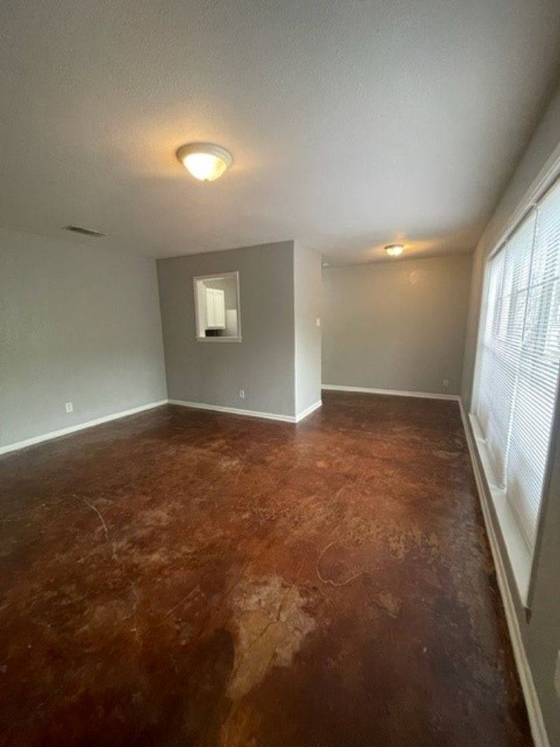 Apartment for rent at 307 Canada St, Jacksonville, TX 75766