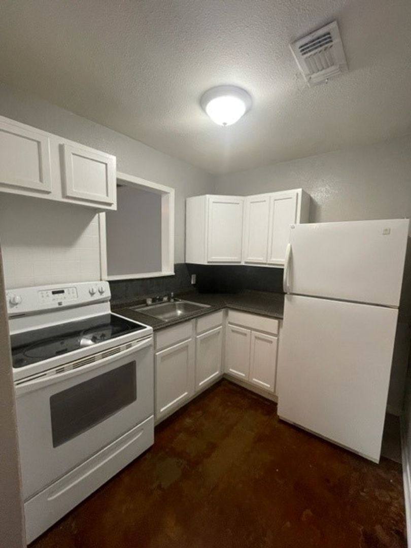 Apartment for rent at 307 Canada St, Jacksonville, TX 75766