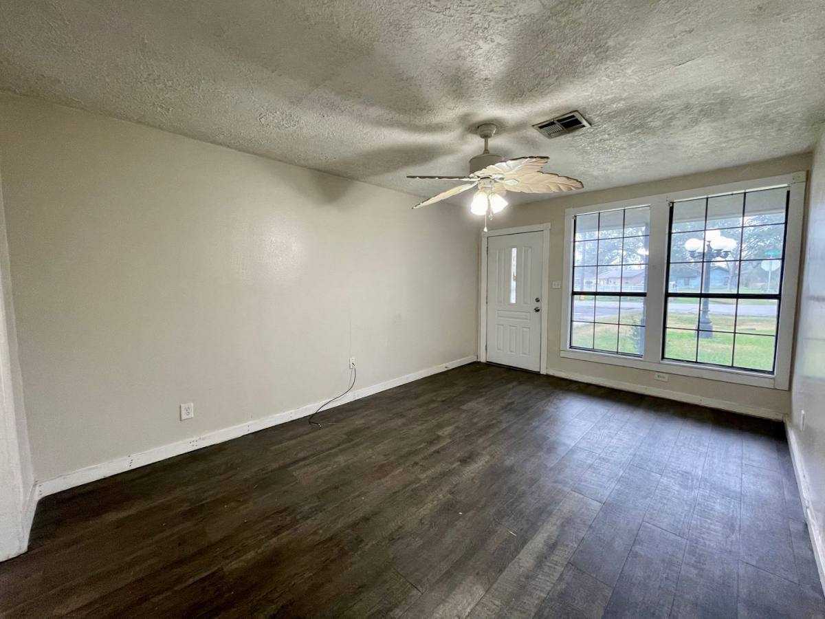 House for rent at 2450 S 8th St, Beaumont, TX 77701