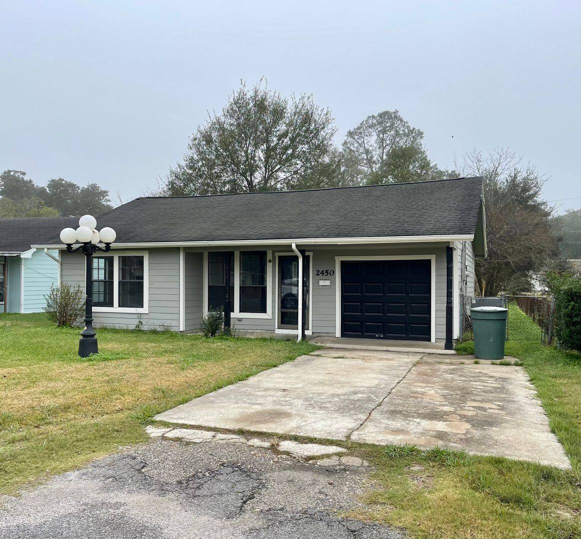 House for rent at 2450 S 8th St, Beaumont, TX 77701