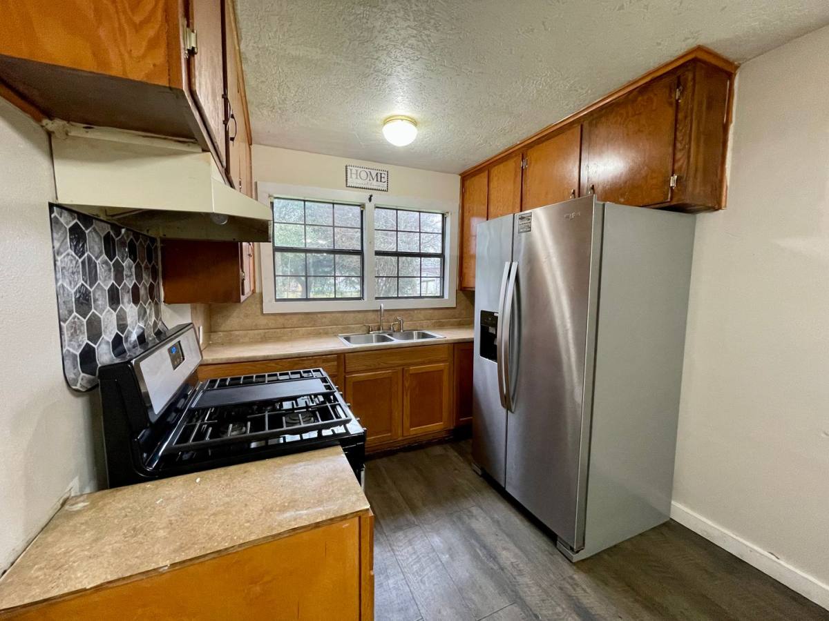 House for rent at 2450 S 8th St, Beaumont, TX 77701