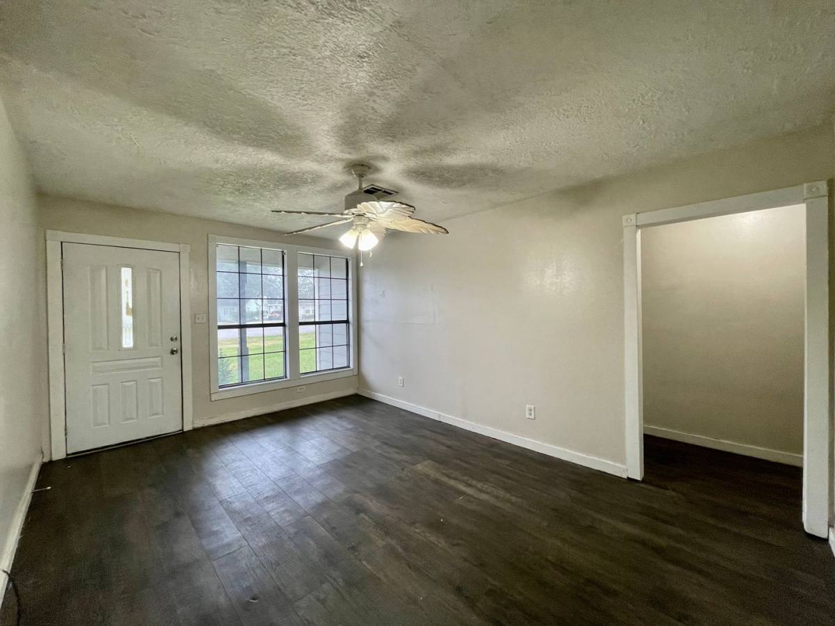 House for rent at 2450 S 8th St, Beaumont, TX 77701