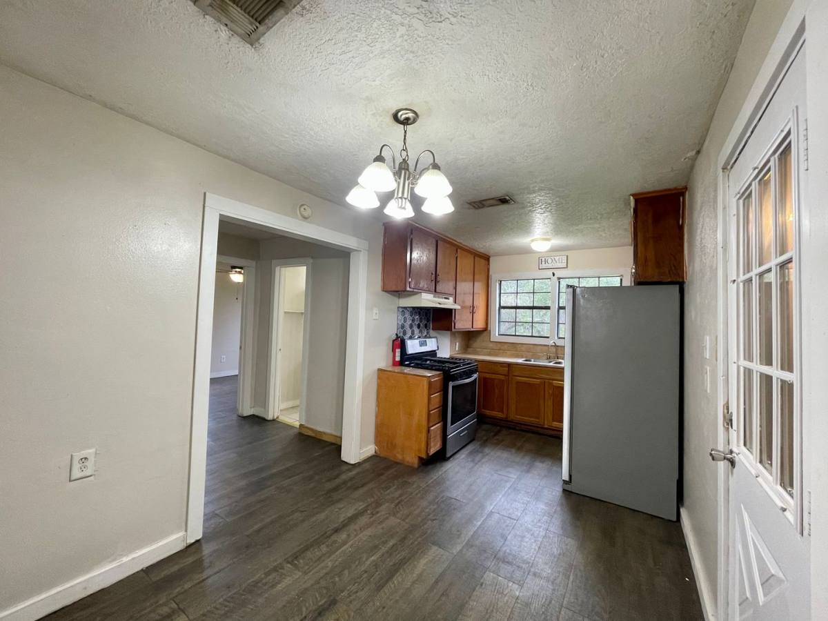 House for rent at 2450 S 8th St, Beaumont, TX 77701