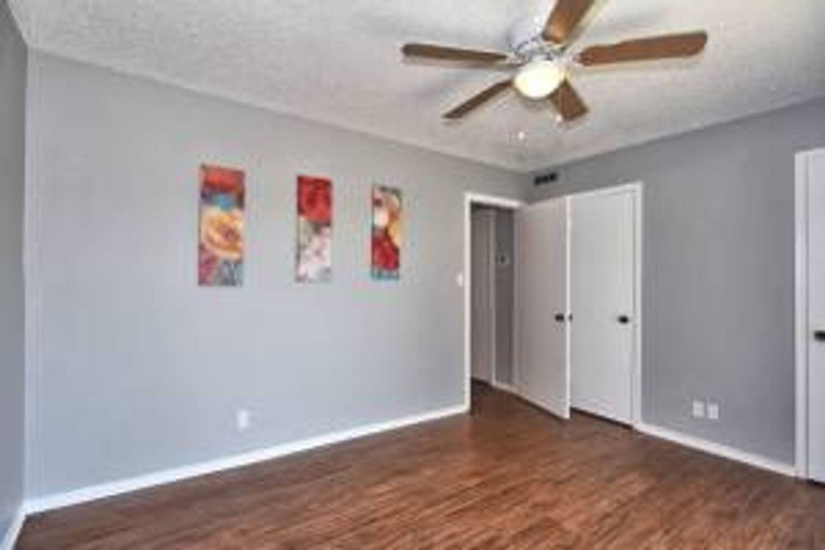 Apartment for rent at 827 S York St, Muskogee, OK 74403