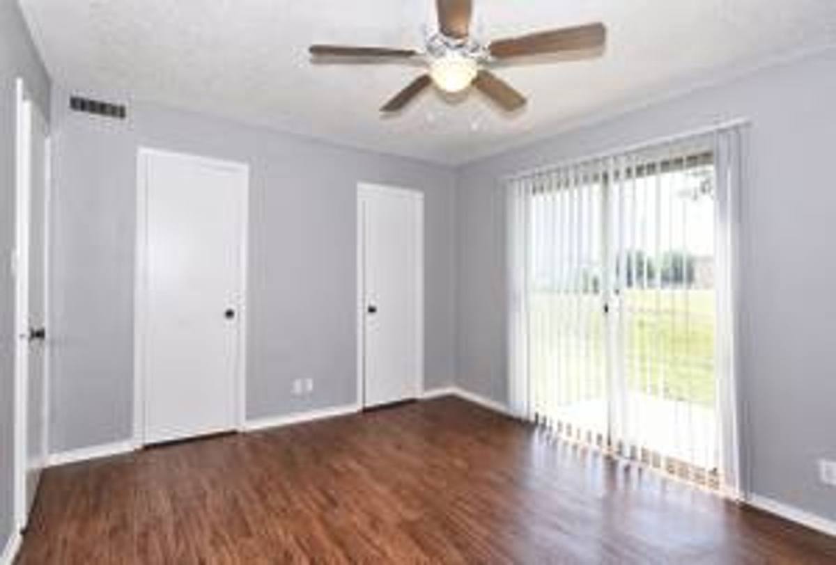 Apartment for rent at 827 S York St, Muskogee, OK 74403