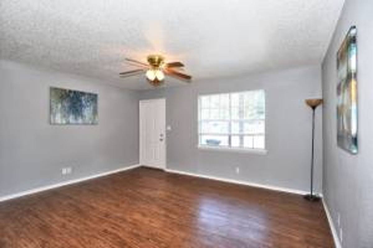 Apartment for rent at 827 S York St, Muskogee, OK 74403