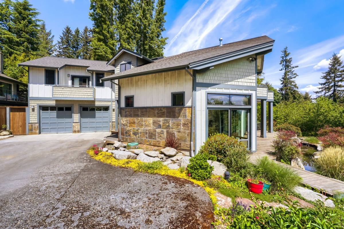 House for rent at 13062 39th Ave NE, Seattle, WA 98125