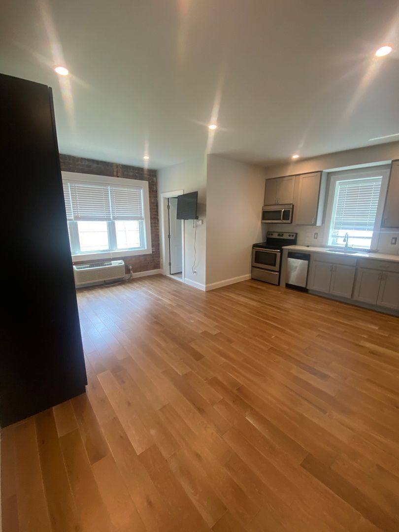 Apartment for rent at 51 W Palmer, Detroit, MI 48202