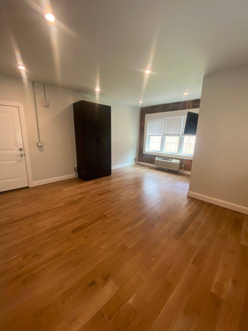 Apartment for rent at 51 W Palmer, Detroit, MI 48202