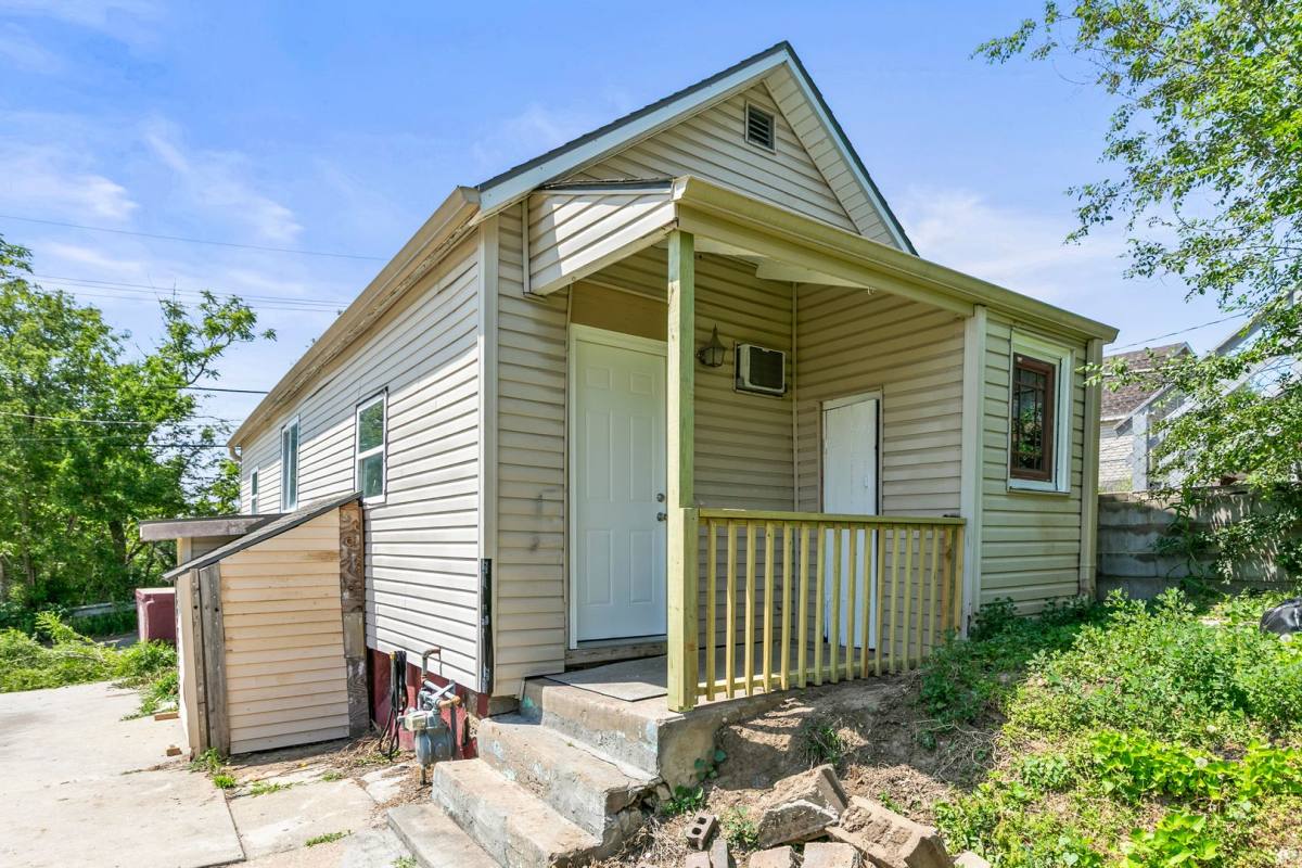 Apartment for rent at 5422 S 23rd St, Omaha, NE 68107