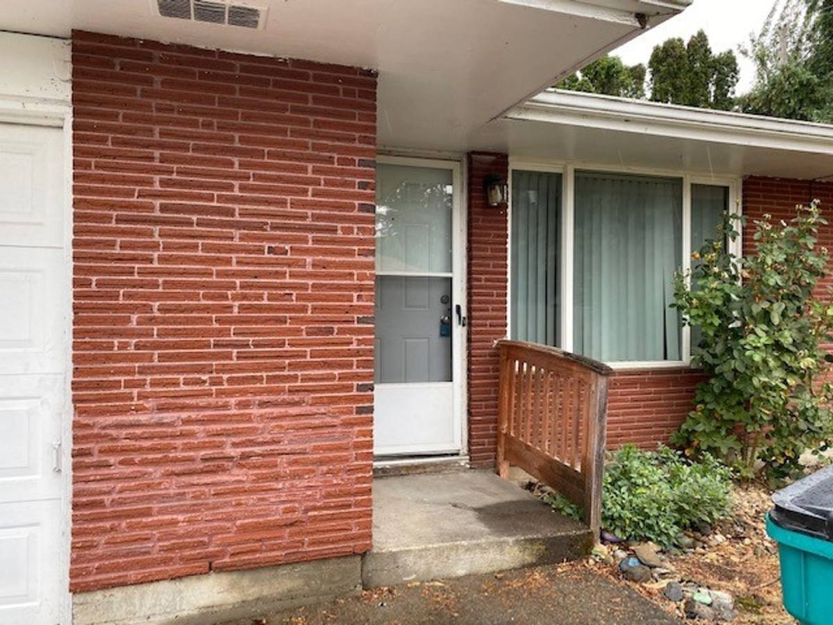 Apartment for rent at 115 N Garrison Rd, Vancouver, WA 98664