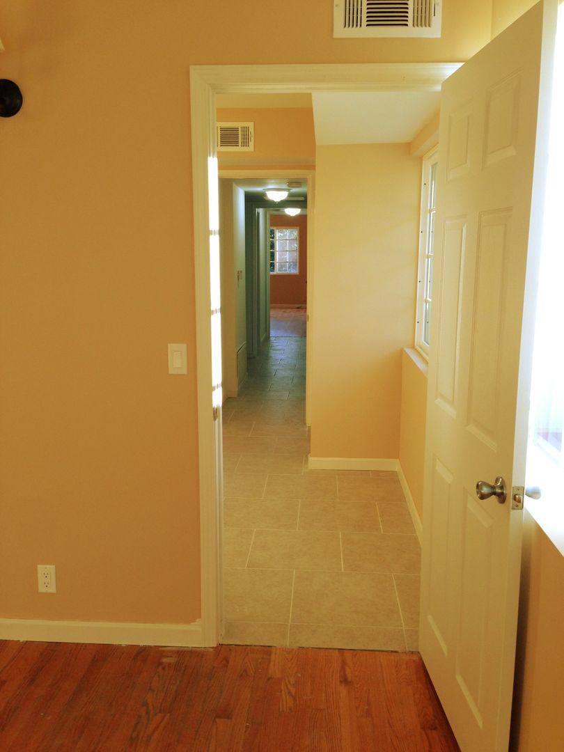 Apartment for rent at 3412-3414 W Victory Blvd, Burbank, CA 91505