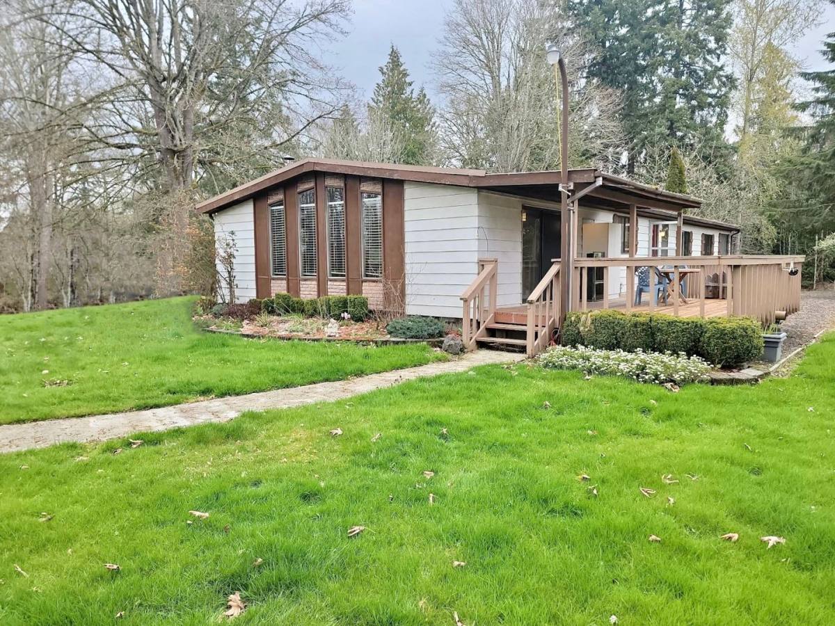 House for rent at 25706 NE 47th Place, Redmond, WA 98053