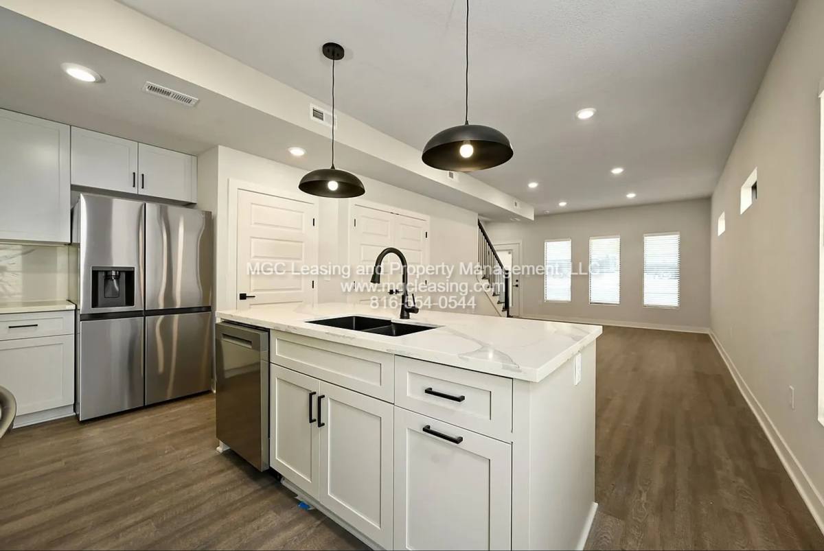 Apartment for rent at 251-257 Persimmon Rd, Raymore, MO 64083