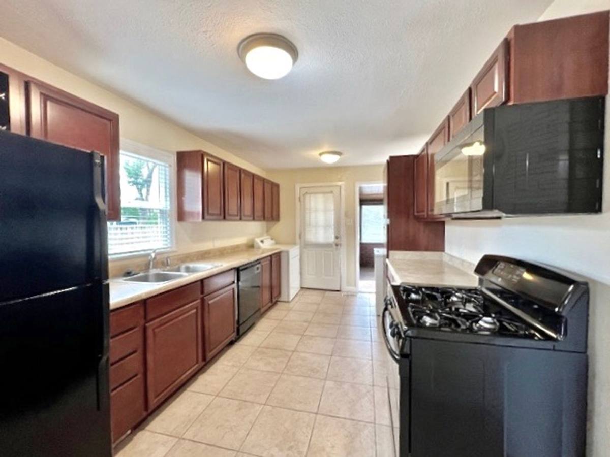 House for rent at 920 E Cucharras St, Colorado Springs, CO 80903