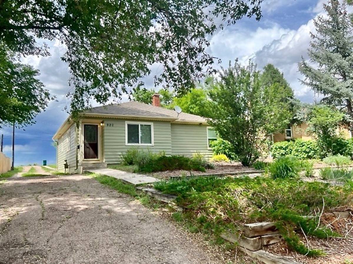 House for rent at 920 E Cucharras St, Colorado Springs, CO 80903
