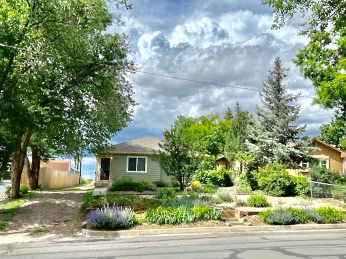 House for rent at 920 E Cucharras St, Colorado Springs, CO 80903