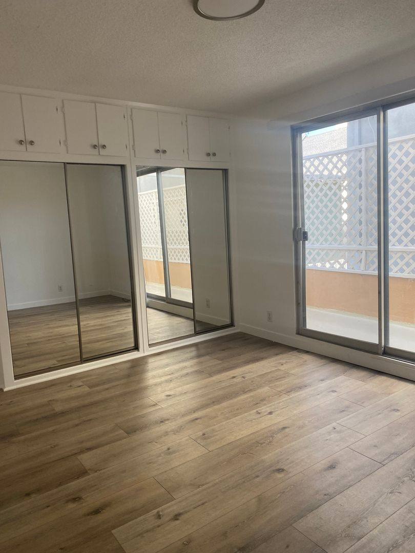 Apartment for rent at 948 11th St, Santa Monica, CA 90403