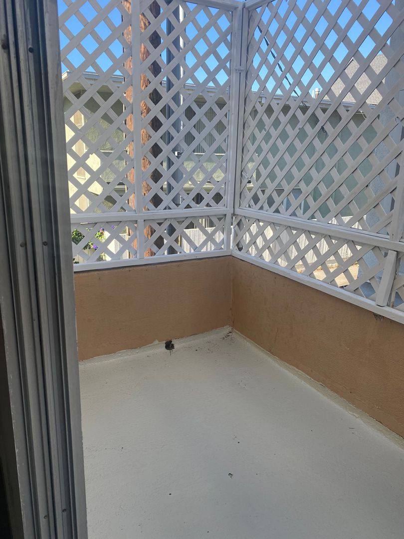 Apartment for rent at 948 11th St, Santa Monica, CA 90403