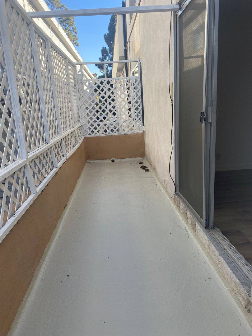 Apartment for rent at 948 11th St, Santa Monica, CA 90403