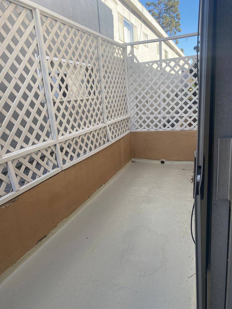 Apartment for rent at 948 11th St, Santa Monica, CA 90403