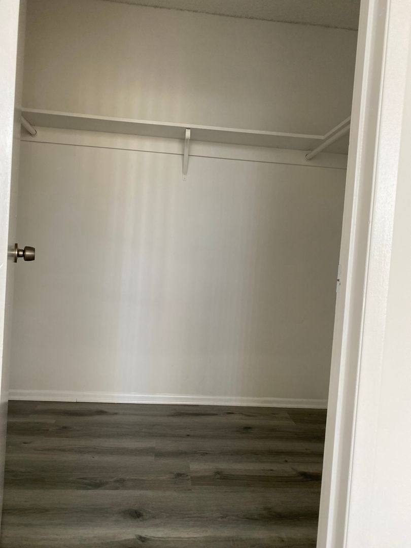Apartment for rent at 1045 3rd St, Santa Monica, CA 90403