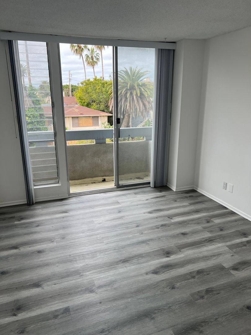 Apartment for rent at 1045 3rd St, Santa Monica, CA 90403